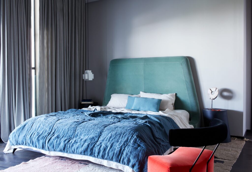 Elevate Your Decor Instantly with Bedspread Sets and Curtains